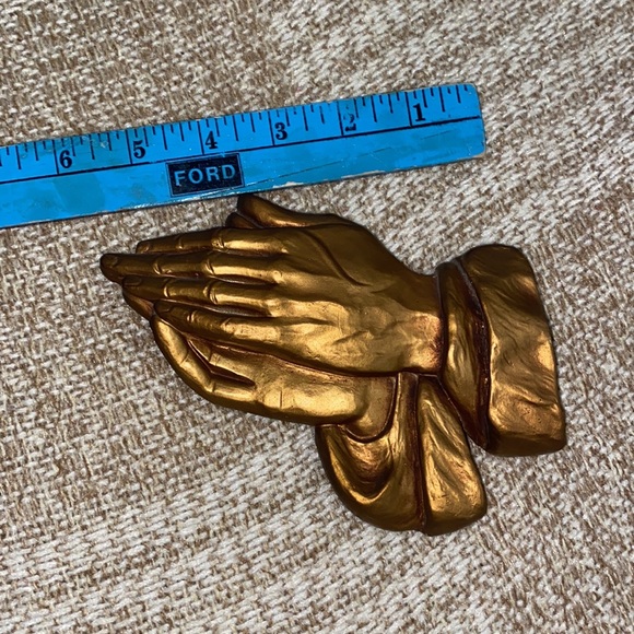 Vintage praying hands wall art - Picture 8 of 10